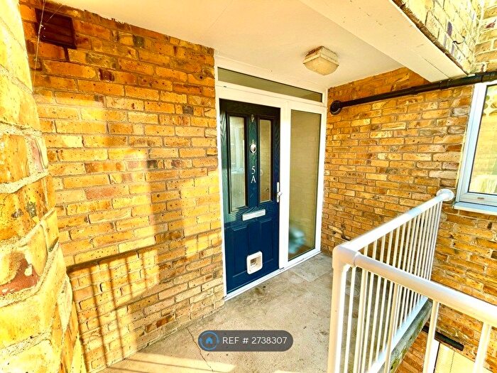 1 Bedroom Flat To Rent In Donegal, Cambridge, CB1