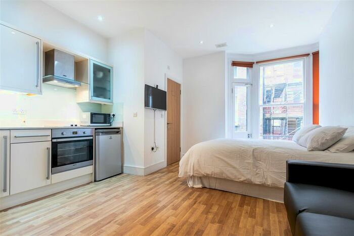 Studio To Rent In Kensington High Street, Kensington, W8