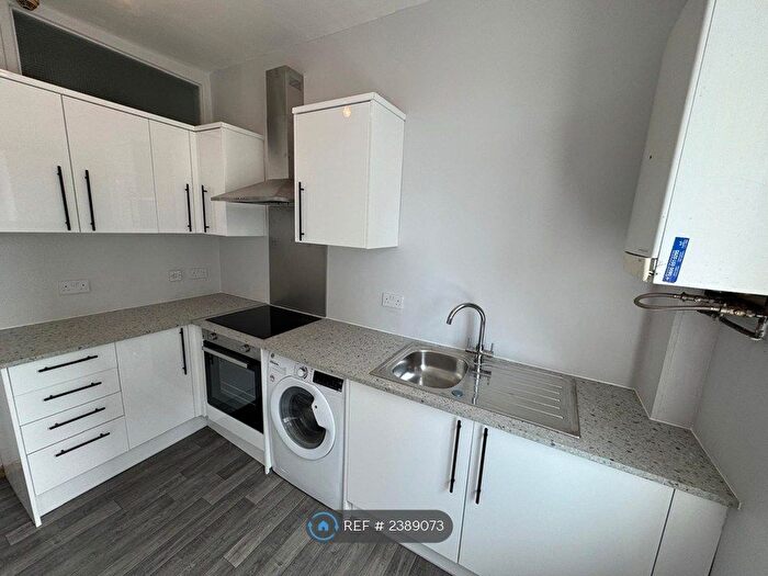 2 Bedroom Flat To Rent In Barton Road, Stretford, Manchester, M32