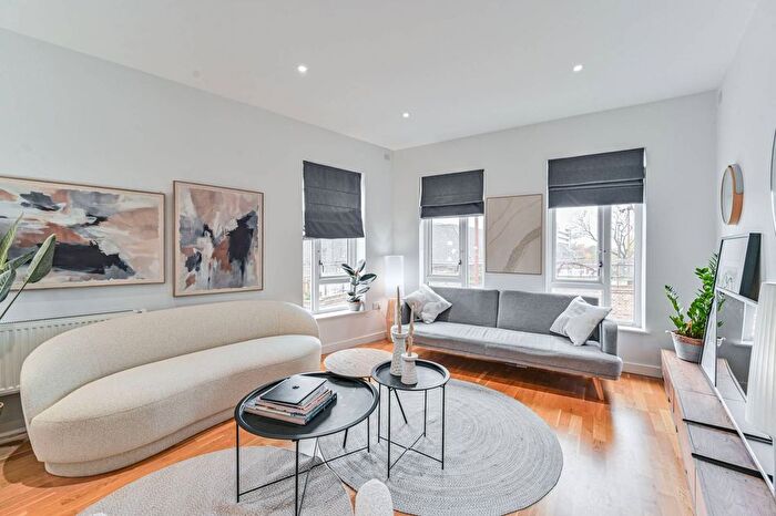 3 Bedroom Maisonette To Rent In Market Yard, Deptford, London, SE8