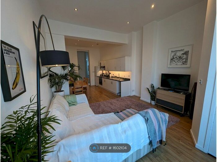 2 Bedroom Flat To Rent In Ground Floor And Basement, London, SE1