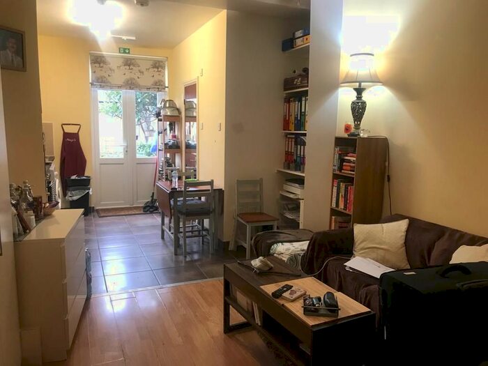 Studio To Rent In Wolves Lane, Palmers Green, London N13