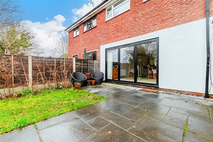 4 Bedroom Semi-detached House For Sale In Saddlers Park, Eynsford, Kent, DA4