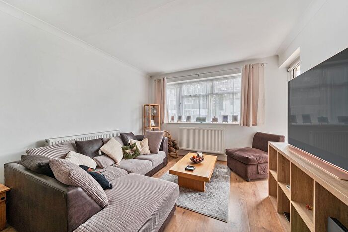 2 Bedroom Flat To Rent In St. Leonards Road, Talbot Court St. Leonards Road, SL4