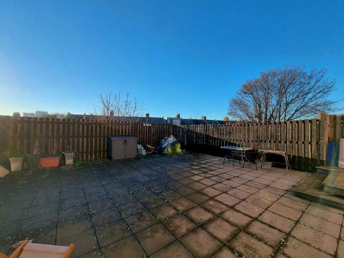 3 Bedroom Flat To Rent In Bellevue Court, High Road, London, N22