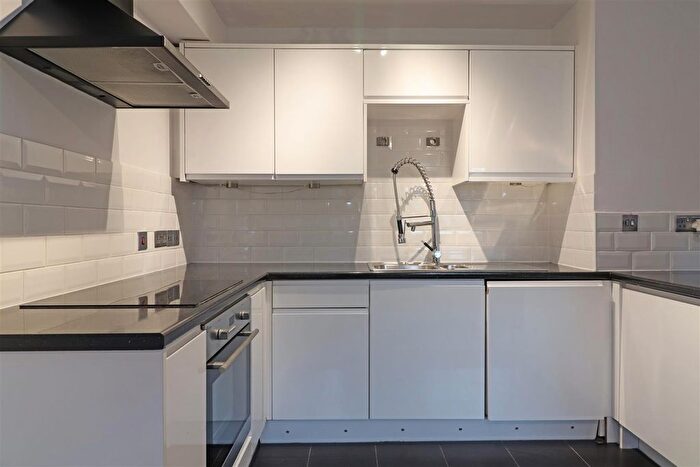 1 Bedroom Flat For Sale In Garlands Road, Redhill, RH1