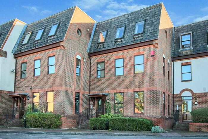 2 Bedroom Apartment To Rent In Little London Court, Old Town, Swindon, SN1