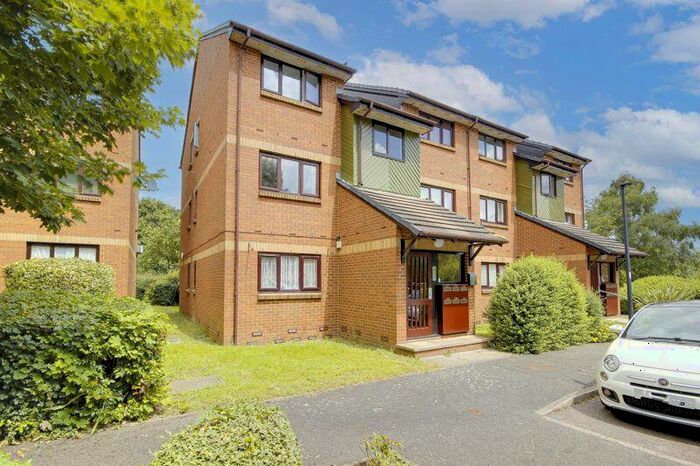 1 Bedroom Flat For Sale In Maltby Drive, Enfield, EN1