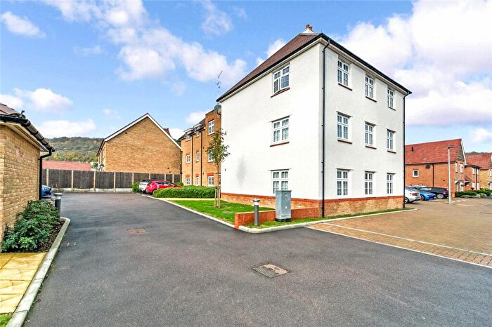 2 Bedroom Flat To Rent In Clay Place, Halling, Rochester, Kent, ME2