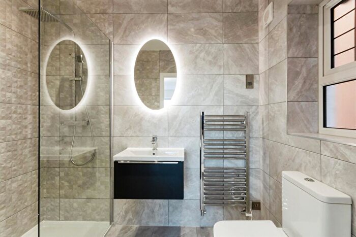 4 Bedroom Detached House For Sale In Bridge Road, Nottingham, NG8