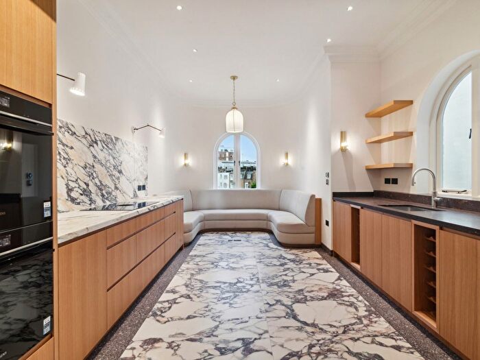 3 Bedroom Flat To Rent In Rutland Gate, London, SW7