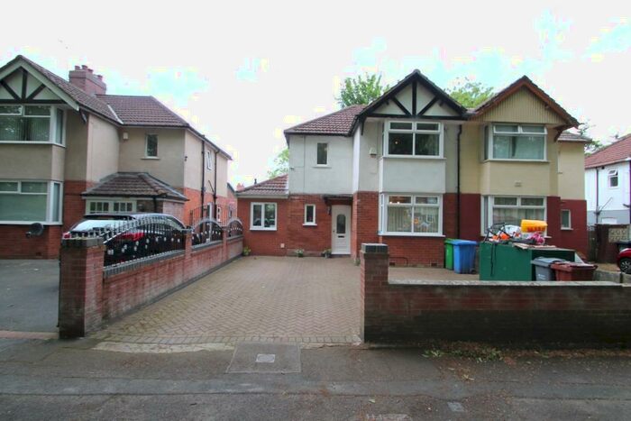 3 Bedroom Semi-Detached House To Rent In Errwood Road, Manchester, M19