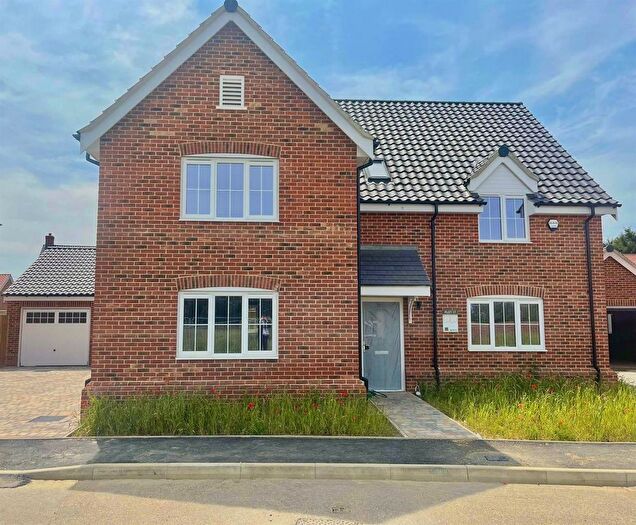 4 Bedroom Detached House For Sale In Roundhouse Way, Yaxham, Dereham, NR19