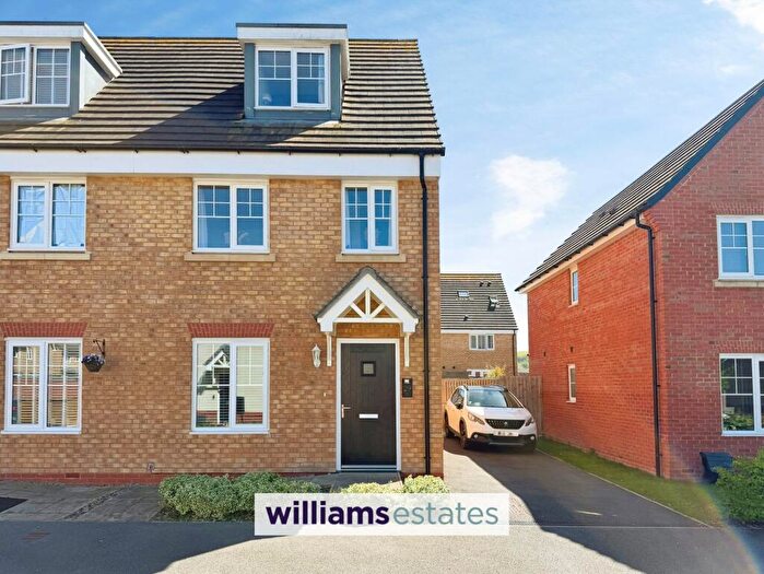 3 Bedroom Semi-Detached House For Sale In Stryd Yr Wylan, Ruthin, LL15