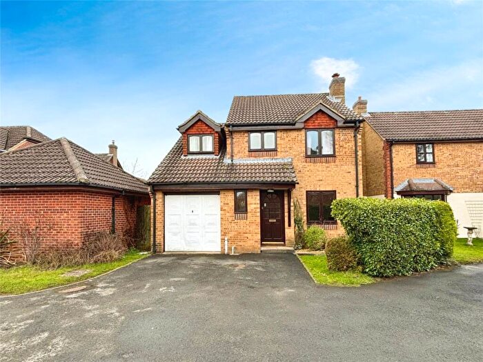 4 Bedroom Detached House For Sale In Old School Close, Caversfield, Bicester, OX27