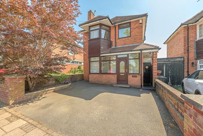 3 Bedroom Detached House For Sale In White Road, Quinton, Birmingham, B32