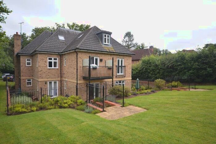 2 Bedroom Flat To Rent In Amersham Road, Hazlemere, HP15