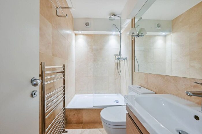 Studio To Rent In Edgware Road, Hyde Park Estate, London, W2