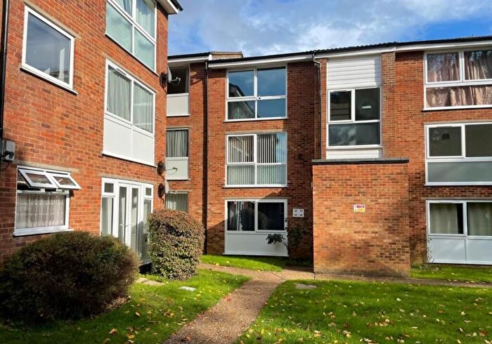 2 Bedroom Flat For Sale In Epping Green, Hemel Hempstead, HP2
