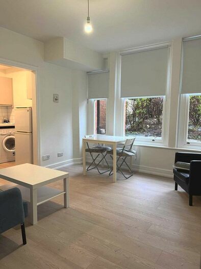 2 Bedroom Flat To Rent In Richmond Way, Shepherd`S Bush, W12