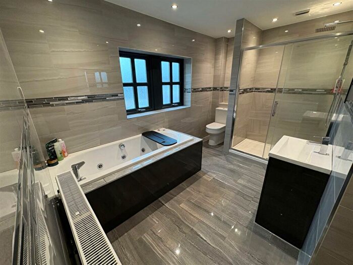 4 Bedroom Detached House For Sale In Reva Syke Road, Clayton, Bradford, BD14