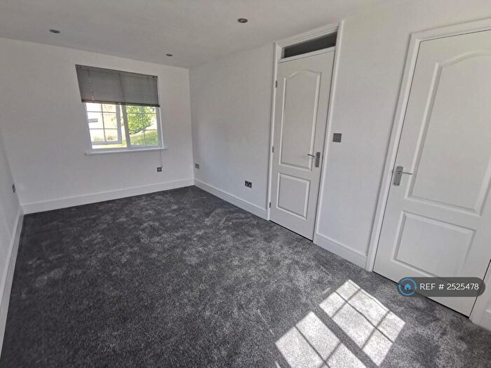 2 Bedroom Flat To Rent In Jameston, Bracknell, RG12