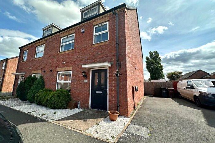 3 Bedroom Semi-Detached House To Rent In Northumberland Way, Walsall, WS2