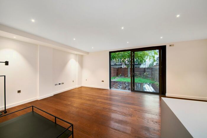 2 Bedroom Flat To Rent In Waterfront Drive, Chelsea, SW10