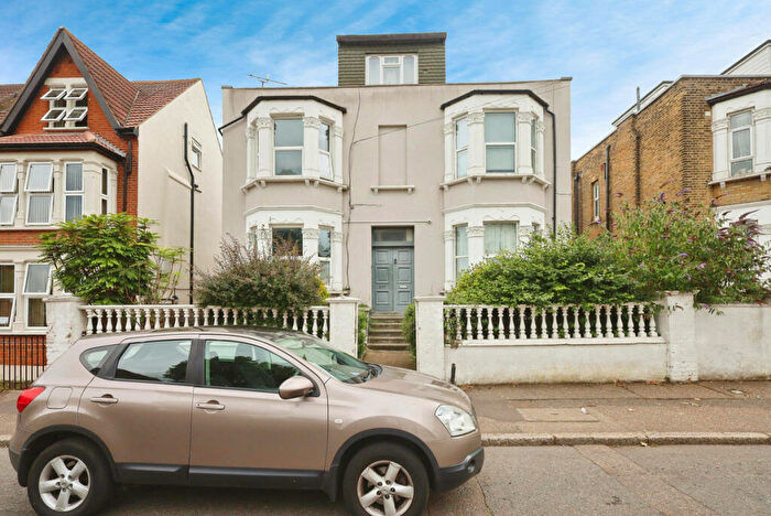 4 Bedroom Apartment For Sale In York Road, Southend-on-sea, SS1