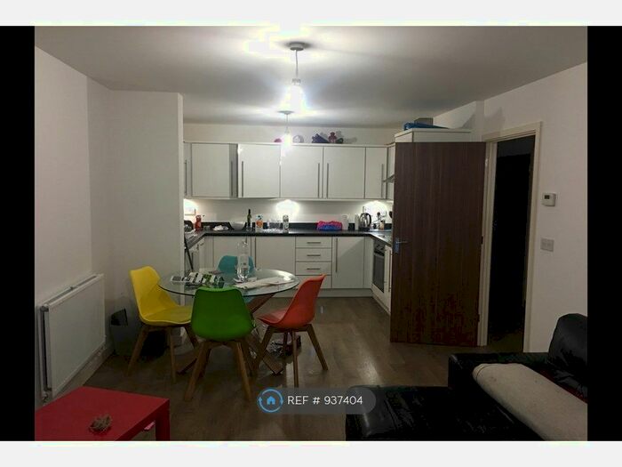 3 Bedroom Flat To Rent In Ealing Road, Brentford, TW8