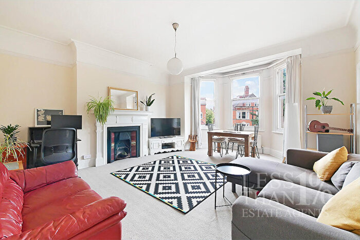 2 Bedroom Flat For Sale In The Crescent -, NN1