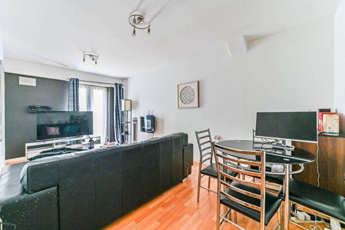 2 Bedroom Flat For Sale In Grange Road, Crystal Palace, London, SE19