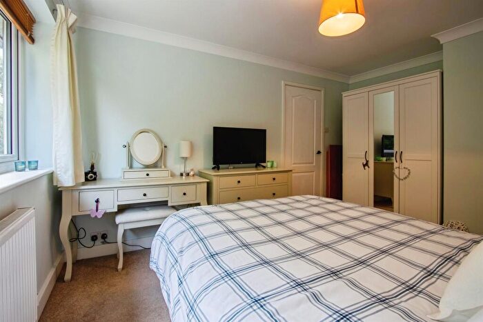 3 Bedroom Terraced House For Sale In Gray Court, Leeds, LS15