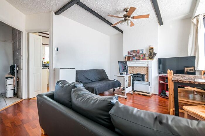 3 Bedroom Terraced House For Sale In Therapia Lane, Croydon, CR0