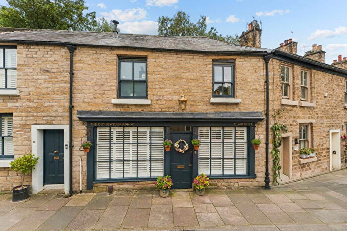 2 Bedroom Cottage For Sale In Water Street, Bollington, SK10