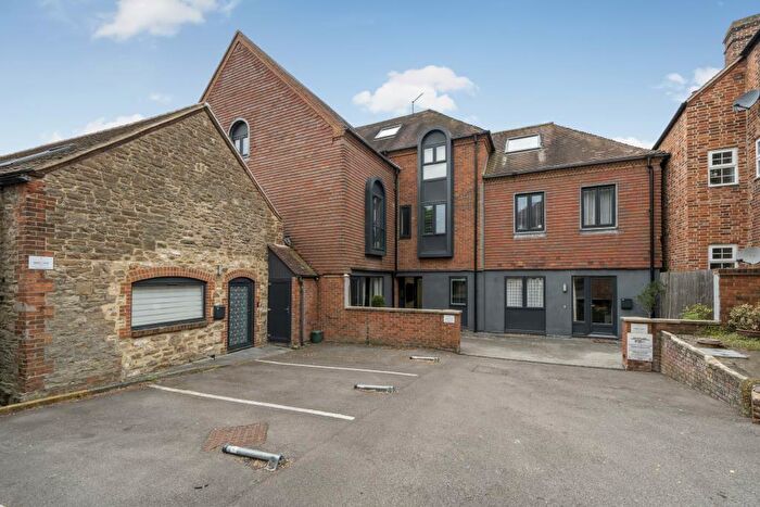 1 Bedroom Apartment To Rent In Abbey Yard, Abingdon, OX14