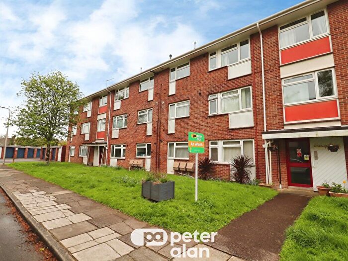 2 Bedroom Maisonette For Sale In Park Lane, Whitchurch, Cardiff, CF14