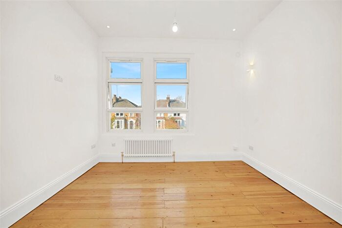 2 Bedroom Flat To Rent In Evering Road, London, E5