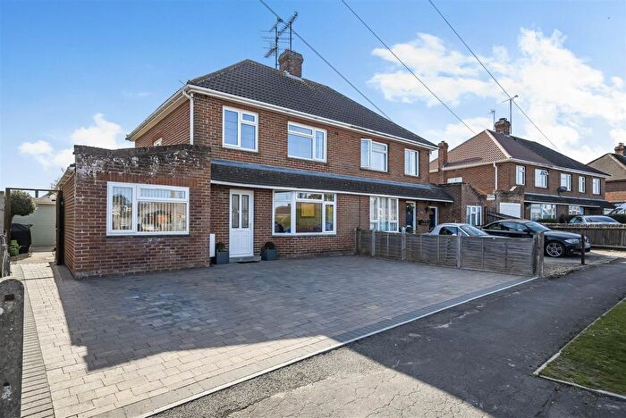 4 Bedroom Semi-Detached House For Sale In Longcroft Road, Devizes, SN10