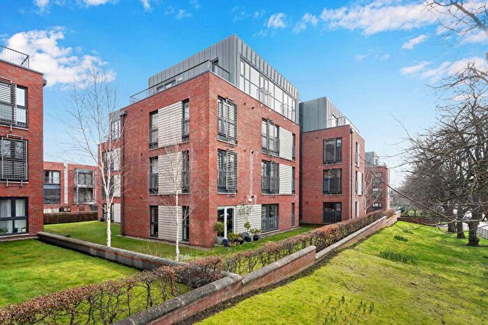 2 Bedroom Flat For Sale In / Fettes Rise, Fettes, Edinburgh, EH4