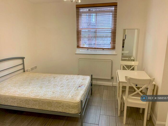 Studio To Rent In Royal College Street, Camden, NW1
