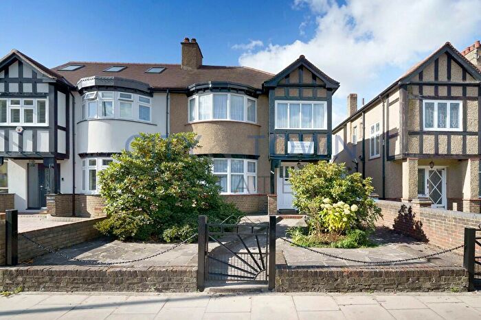 1 Bedroom Apartment To Rent In Green Lanes, London, N21