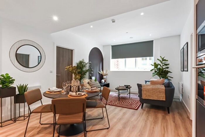 2 Bedroom Flat To Rent In Mercer West Madison East, LS2