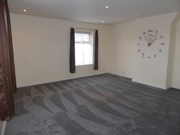 1 Bedroom Flat To Rent In Oldham Road, Ashton-Under-Lyne, OL7