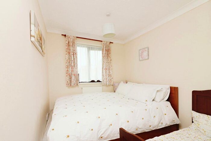 3 Bedroom End Of Terrace House For Sale In Duncan Close, Welwyn Garden City, Herts, AL7
