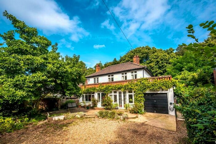 3 Bedroom Detached House For Sale In Aylmerton, NR11