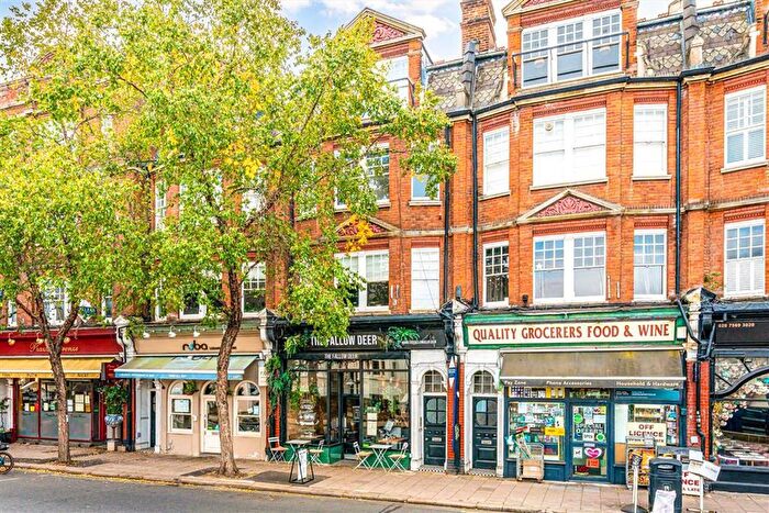 3 Bedroom Flat To Rent In High Street, Teddington, TW11