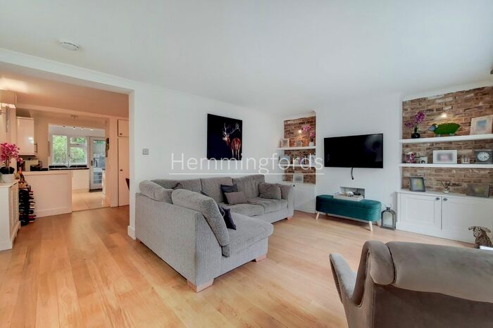 1 Bedroom Flat To Rent In Oakley Road, De Beauvoir, N1