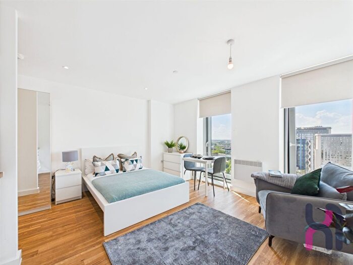 1 Bedroom Flat To Rent In Michigan Point Tower D, Michigan Avenue, M50