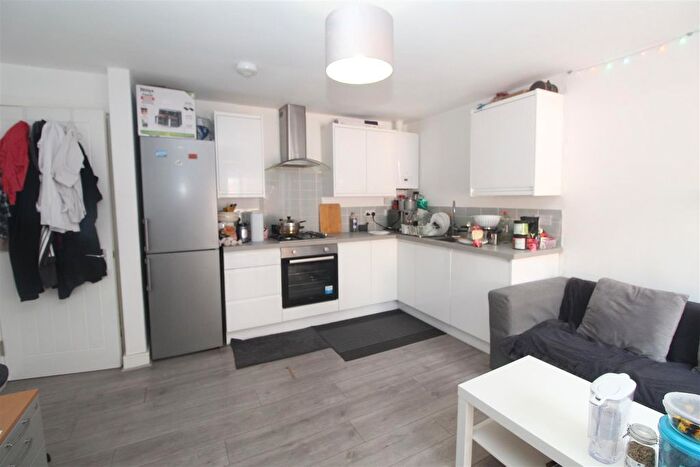 1 Bedroom Flat To Rent In Parkfield Place, Cathays, Cardiff, CF14